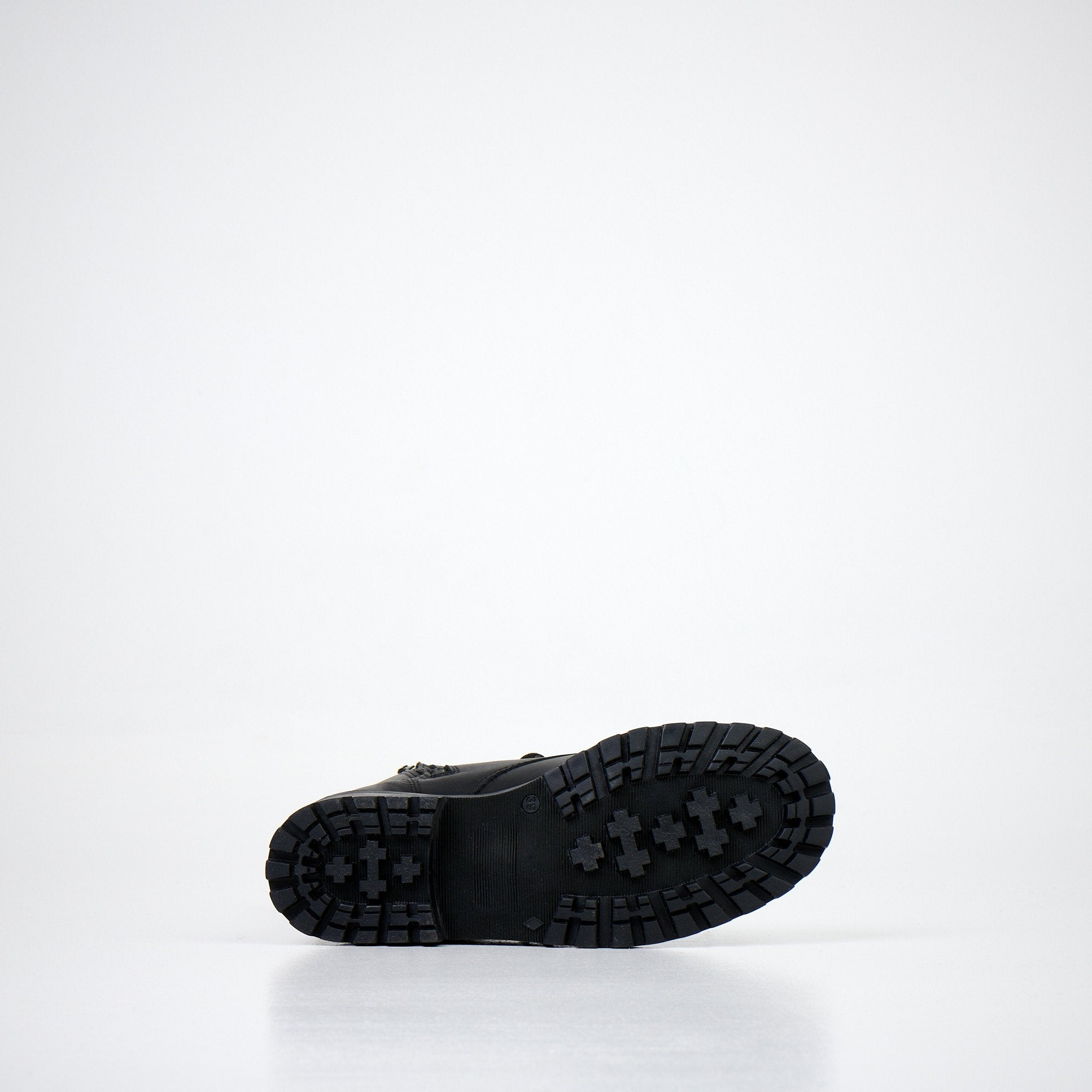 6. Close-up of the durable TR-rubber outsole of Samelin 511 Winter With Zipper 2.0 boots, showing tread pattern for traction