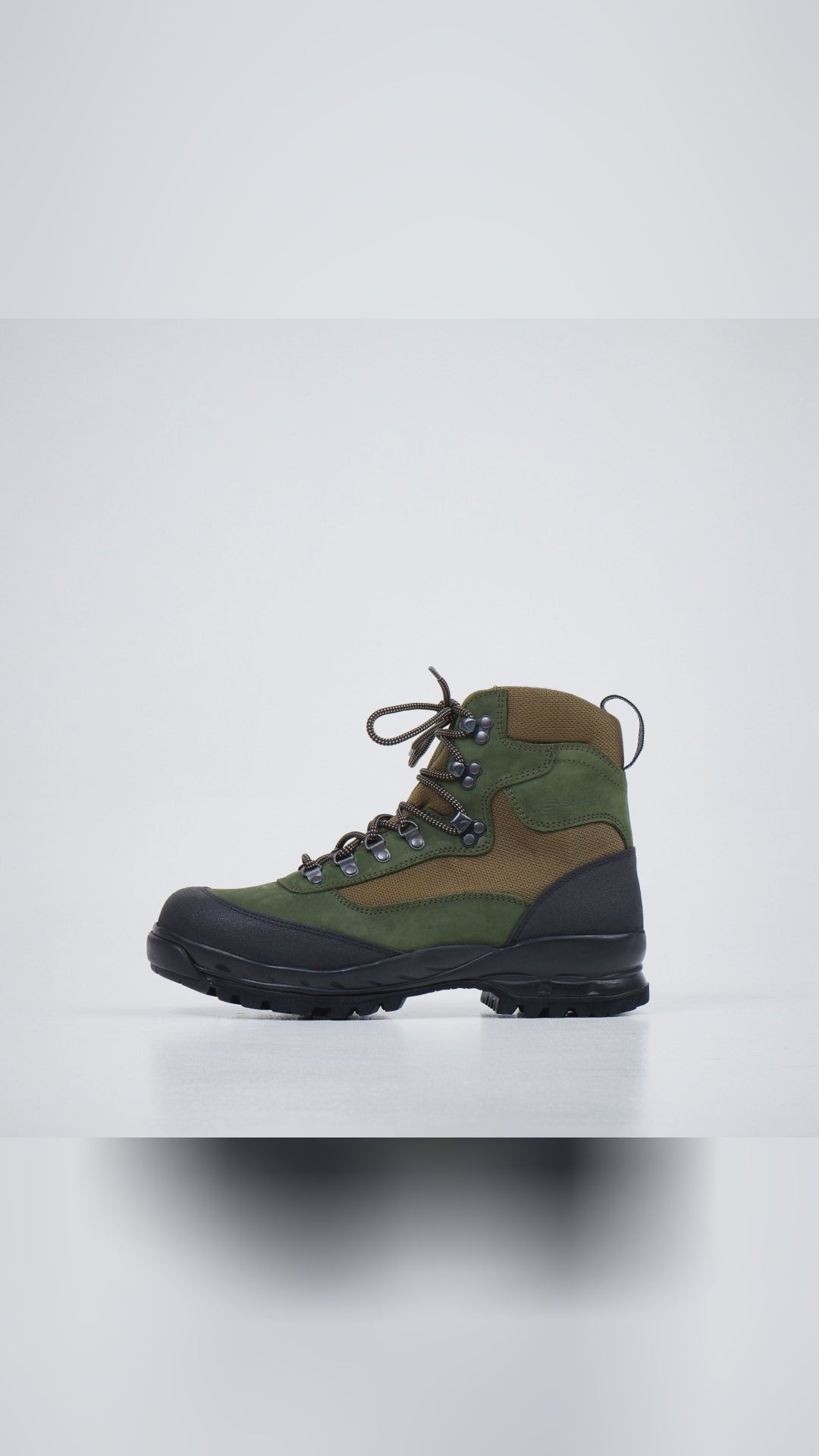🌲 Ready to face the wild? Samelin 550 Green hiking boots have you covered! With waterproof nubuck leather and a sturdy Vibram sole, they're designed for adventure seekers. Whether you're scaling a mountain or navigating the city, these boots promise unrivaled comfort and protection. Handcrafted in Estonia, these are not just boots; they're your new best trail buddy. Curious about the feel and fit? Head to our bio to explore more. Samelin HikingAdventures EuropeanCraftsmanship