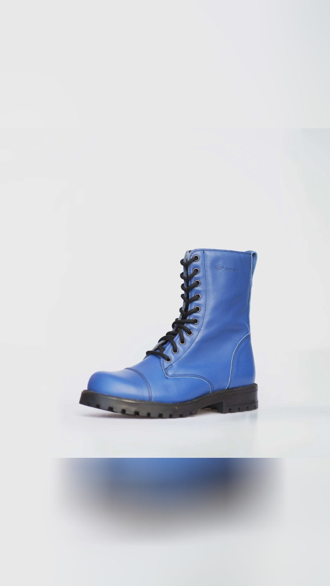 🌟 Why blend in when you can stand out? Discover the 511 Blue boots by Samelin, crafted for those who crave boldness in every step. With their punk-inspired design and water-repellent leather, these boots are your all-season style staple. Feel the comfort of the anatomical, antibacterial insole. Made in Estonia, the craftsmanship ensures they’ll outlast any trend. Ready to make a statement? Your next adventure awaits. Find your size from 36 to 47. Wondering how they’ll look on you? Don't just im