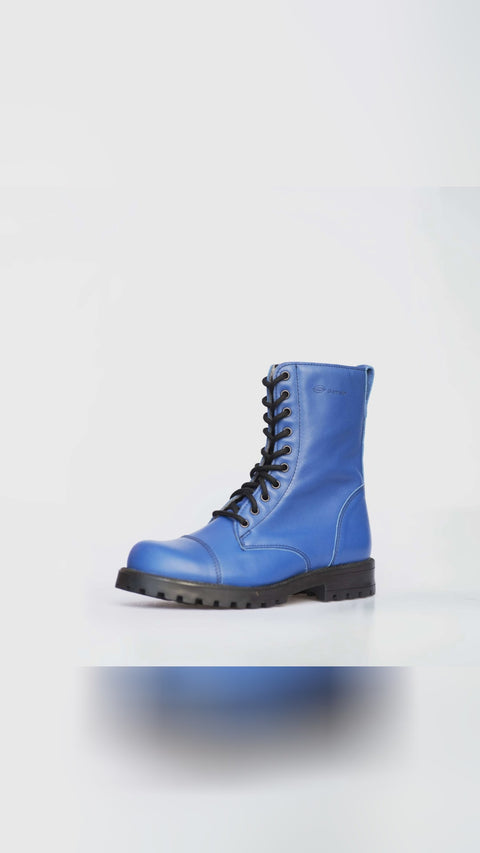 🌟 Why blend in when you can stand out? Discover the 511 Blue boots by Samelin, crafted for those who crave boldness in every step. With their punk-inspired design and water-repellent leather, these boots are your all-season style staple. Feel the comfort of the anatomical, antibacterial insole. Made in Estonia, the craftsmanship ensures they’ll outlast any trend. Ready to make a statement? Your next adventure awaits. Find your size from 36 to 47. Wondering how they’ll look on you? Don't just im