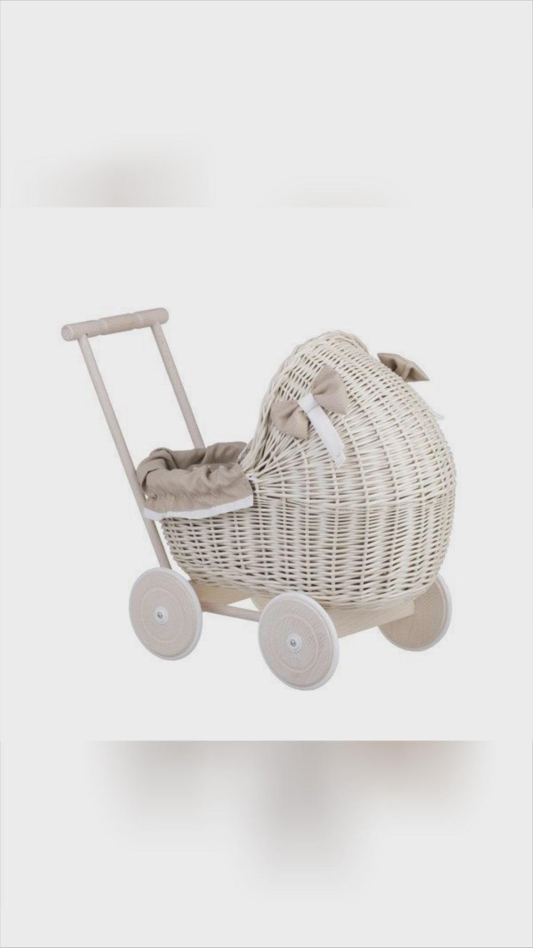 ✨ Enchant playtime! This whitewashed WickerStories doll pram blends elegance and fun. Handcrafted, eco-friendly, and designed for imaginative play. 🧸 Discover more ➡️ https://nooredx.ee/products/whitewashed-wicker-doll-pram-beige-bedding KidsPlay MadeInEurope