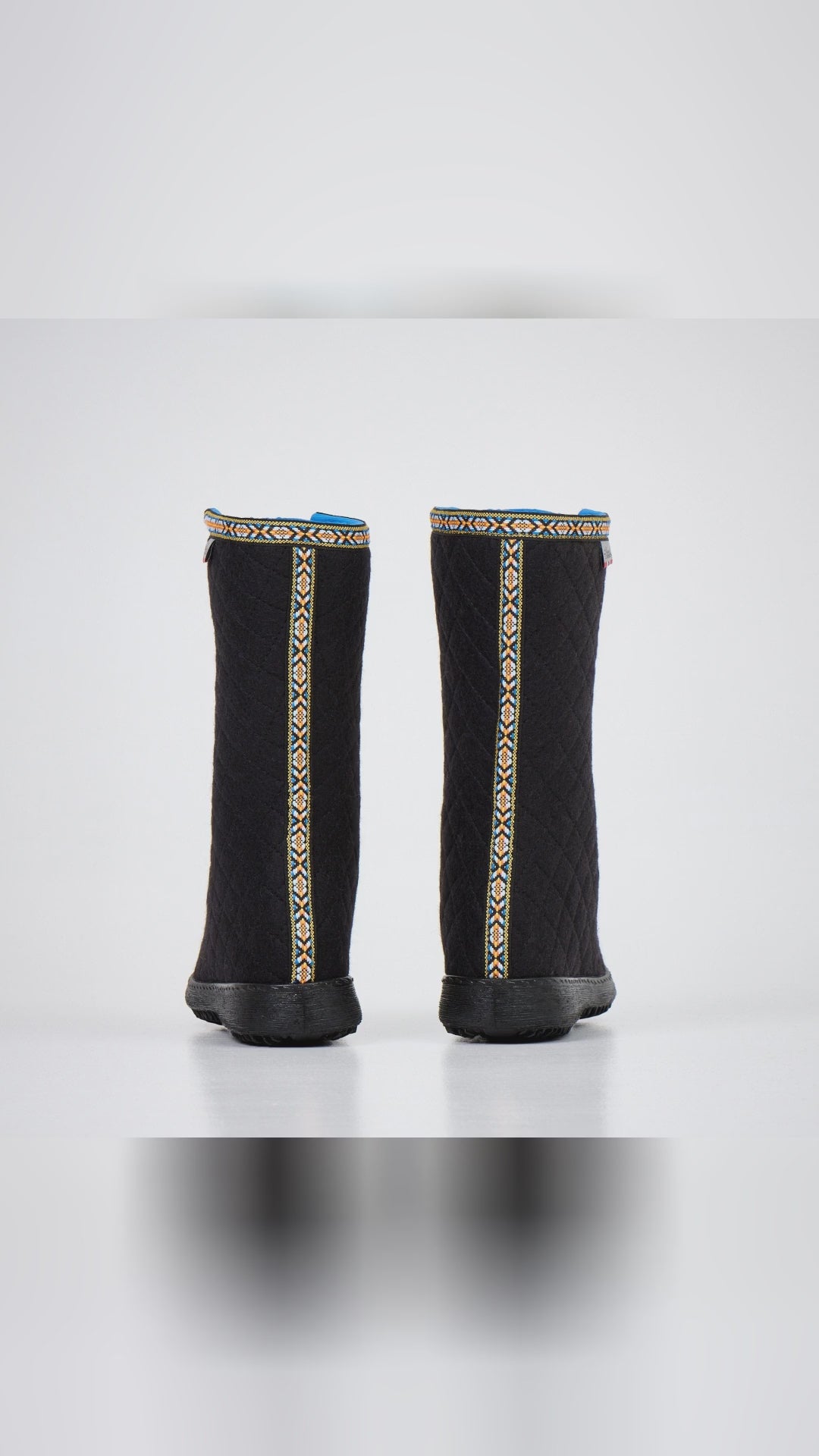 🖤 Can your boots handle winter like a pro? Discover the magic of NesnaLobben's Polar Lobben Boots, crafted in Estonia. A snug fit only gets better over time. Perfect for those cold city strolls or snowy adventures. Plus, they're bestseller-worthy! Your feet deserve this. Looking for an upgrade? Find your size and step confidently—link in bio. boots winterstyle