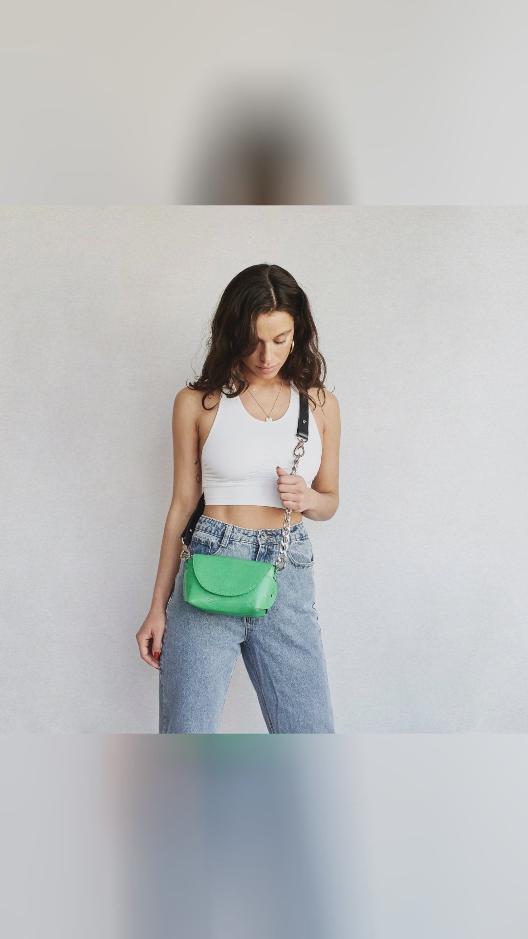 🟢 Neon that works with everything.

Italian leather, royal blue lining. Magnetic flap.
Two removable straps: sleek black or silver chain.
Handmade in Lithuania.

SOCIAL10 = 10% off
Shop: https://nooredx.ee/products/handmade-leather-shoulder-neon-green

#NooredX #DazStudio #NeonGreen #ShoulderBag #MadeInEurope