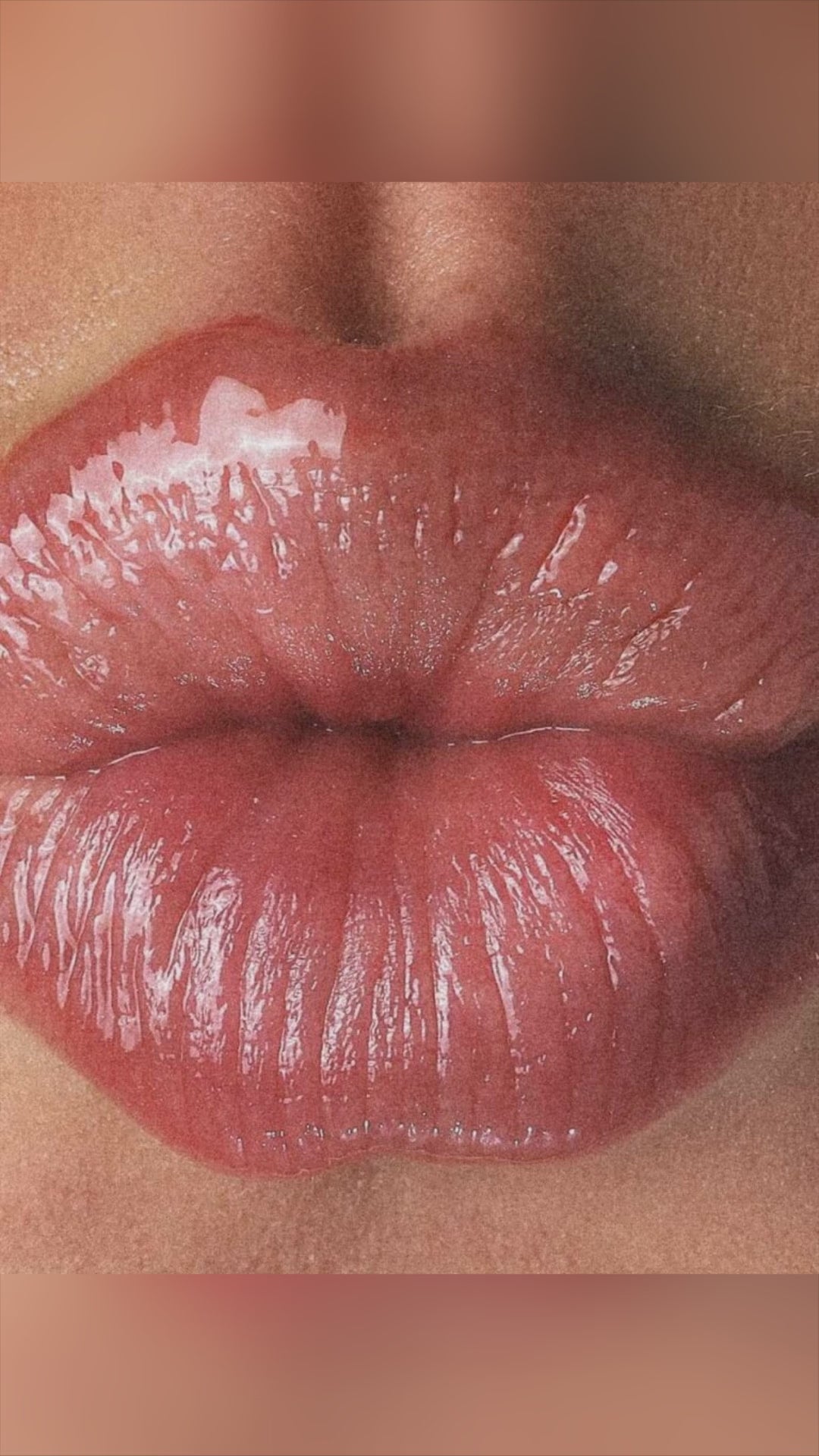 🍇 What if your lips could taste like summer? Melt into the perfect blueberry hue with Magrada's Blueberry Tinted Lip Balm. Feel the lightweight formula glide on like a dream, leaving your lips with a natural shine that's vegan and completely guilt-free. Imagine the burst of soft, berry color with every swipe. This is your go-to for effortless beauty, made right in Estonia. Want to try it? Peek at our link in bio and let your lips do the talking!✨ MagradaOrganic