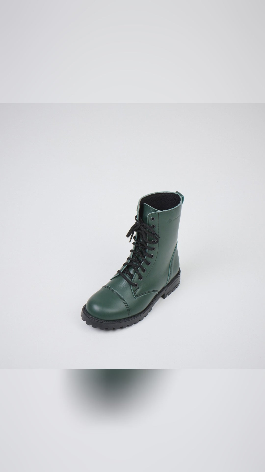 🌧️ Ready for rain or shine? Discover the Samelin 511 Forest Green boots, where style meets durability in every step. These beauties boast a sleek, water-repellent leather finish, perfect for unpredictable weather. Crafted in Estonia, these boots come with a direct-injected PU outsole for unbeatable grip. Step confidently into your adventures, whether strolling the city streets or conquering nature's paths. Get yours now—your feet will thank you! Check out the link in bio for more. Samelin MensB