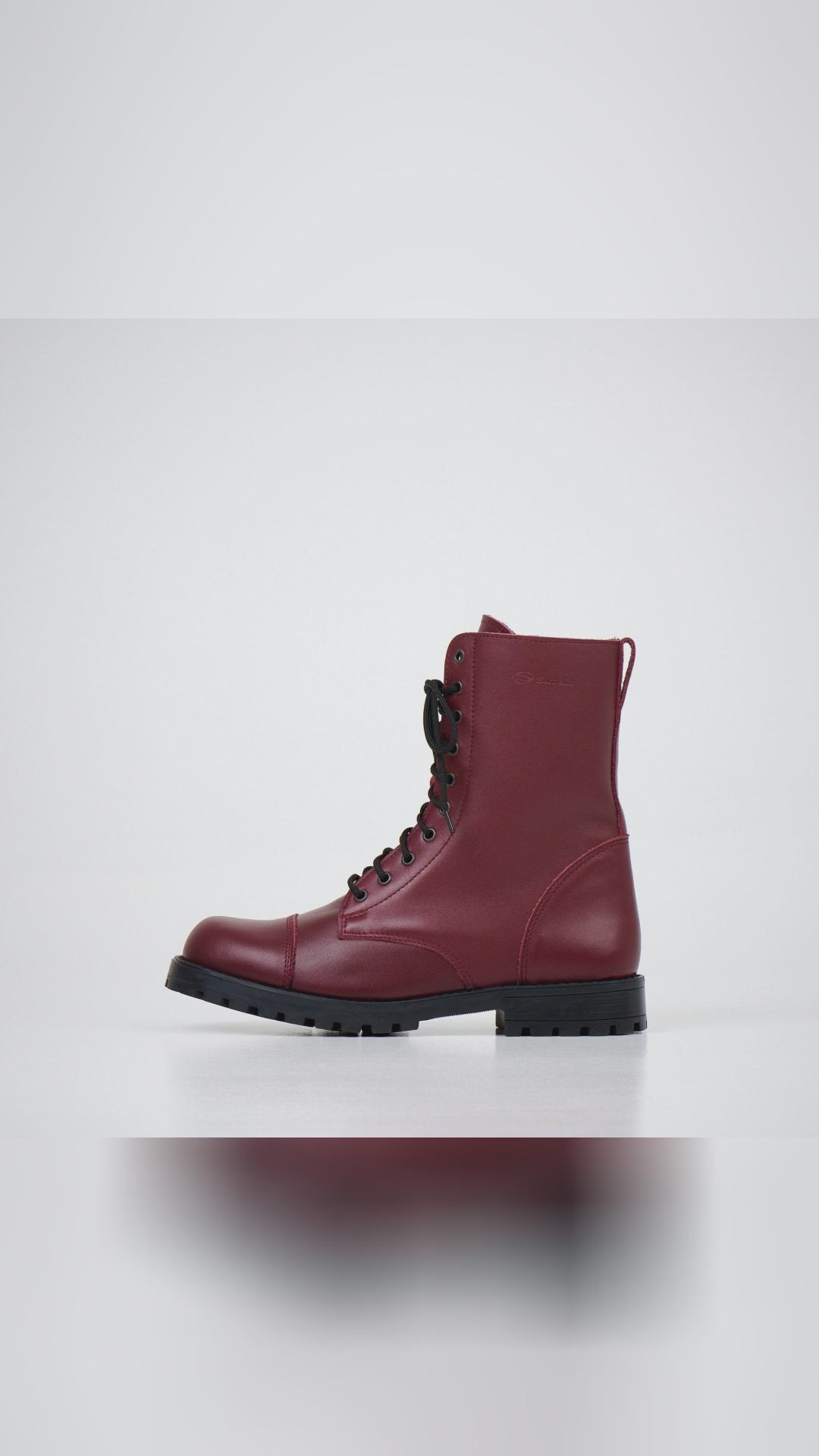 🛍️ Need winter boots that do it all? Meet the 511 Burgundy—perfect for those chilly days. With a fur lining and water-repellent leather, they're your new best winter companions. Slip them on with ease thanks to the side zipper. Crafted in Estonia, these boots offer European charm and quality. Ready for any adventure, they'll keep you cozy and stylish. Explore Estonia vibes with every step. Want to know more? Tap the link in bio and discover why they're a bestseller! Samelin