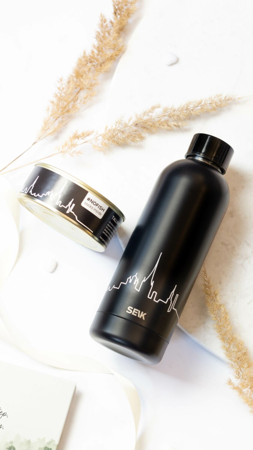 6. SEIK black water bottle with Tallinn skyline, displayed with a tin on a light background