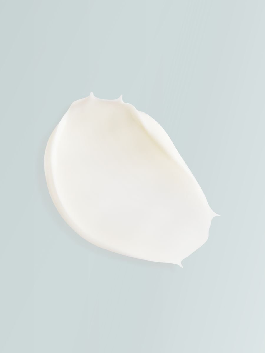 4. Close-up of Magrada Organic Cosmetics Jasmine Body Cream texture, showing creamy consistency
