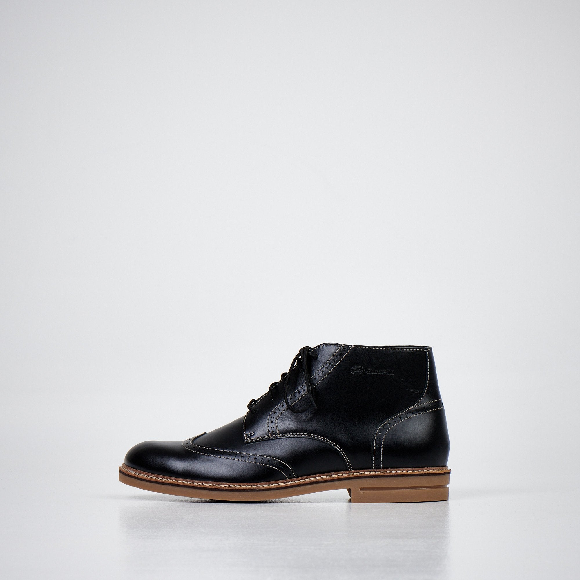 4. Profile view of Samelin Black Ankle Boots 424 emphasizing water-repellent leather and durable construction